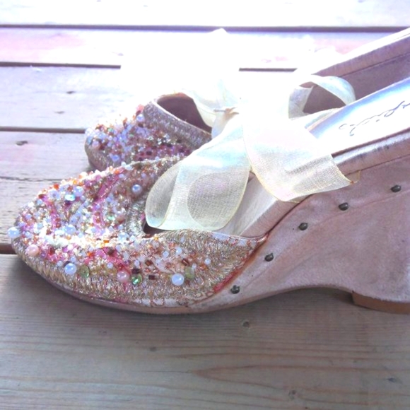 Elegant Beaded Ribbon Tie Wedges - Picture 4 of 5